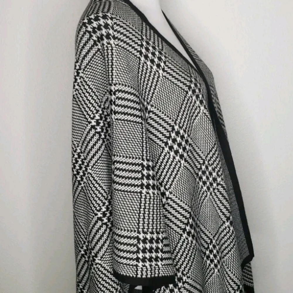 Poncho - Picture 2 of 3